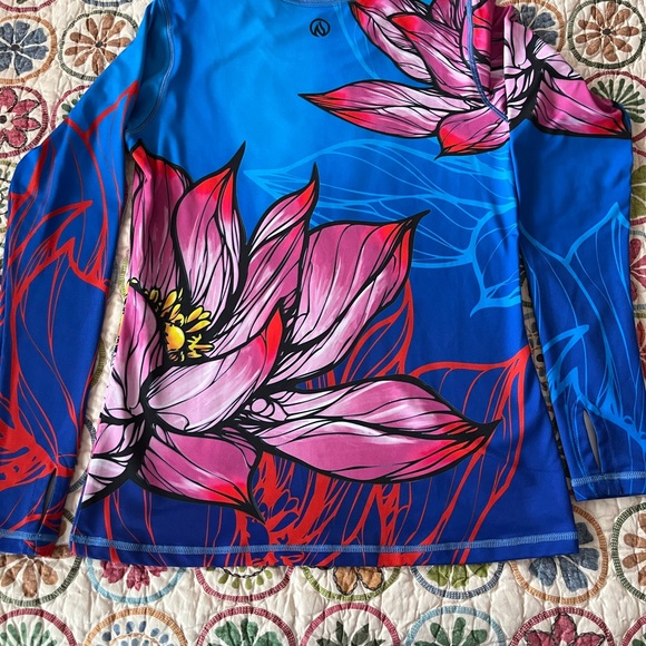 🌺 InknBurn Lotus fleece lined pullover Size Small - Picture 2 of 2